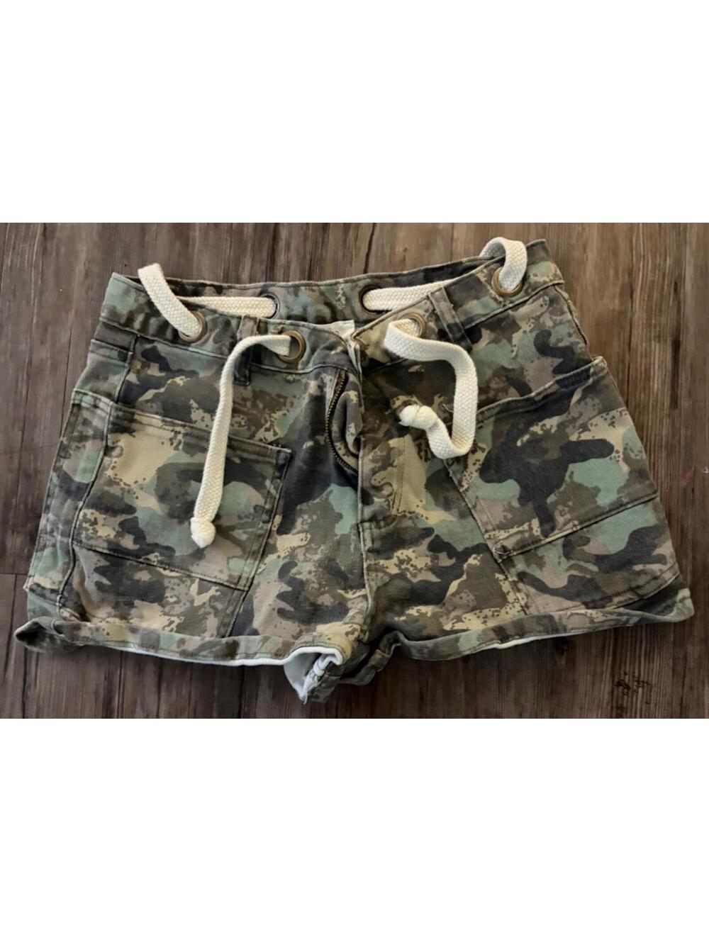 Y2K Cali 1850 Camo Cargo Mini Shorts Junior Size 7/29